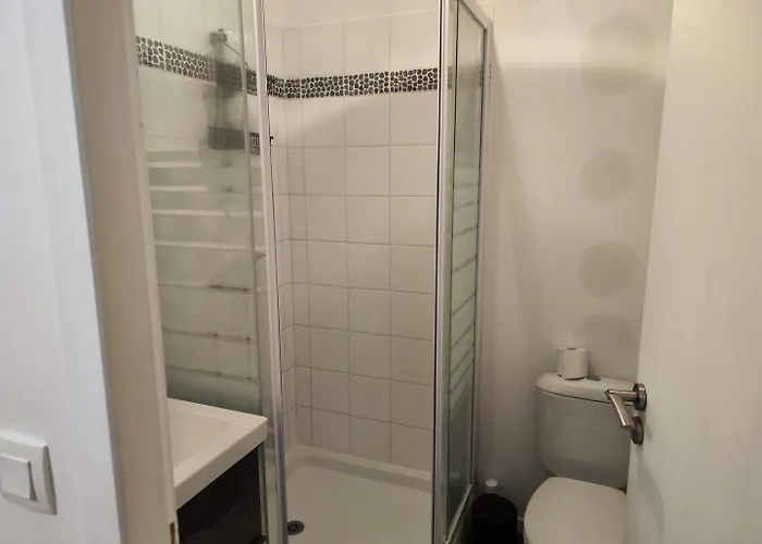 Charming Downtown شقة *